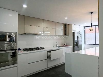 Apartamento de 3 alcobas en venta en Chico Norte, Bogotá, 137 m² · foto 11 de 20