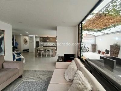 Apartamento de 3 alcobas en venta en Chico Norte, Bogotá, 137 m² · foto 4 de 20