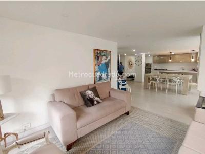 Apartamento de 3 alcobas en venta en Chico Norte, Bogotá, 137 m² · foto 6 de 20