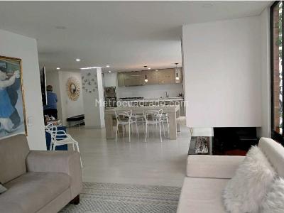 Apartamento de 3 alcobas en venta en Chico Norte, Bogotá, 137 m² · foto 7 de 20