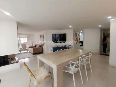 Apartamento de 3 alcobas en venta en Chico Norte, Bogotá, 137 m² · foto 8 de 20