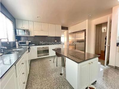 Apartamento de 3 alcobas en venta en Chico Norte, Bogotá, 299 m² · foto 5 de 16