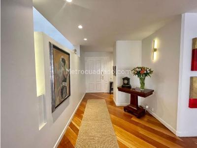 Apartamento de 3 alcobas en venta en Chico Norte, Bogotá, 299 m² · foto 6 de 16