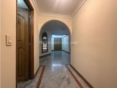 Apartamento de 3 alcobas en venta en La Cabrera, Bogotá, 271 m² · foto 10 de 20