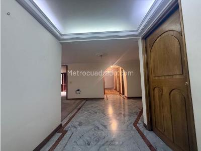 Apartamento de 3 alcobas en venta en La Cabrera, Bogotá, 271 m² · foto 11 de 20