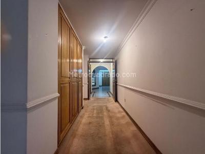 Apartamento de 3 alcobas en venta en La Cabrera, Bogotá, 271 m² · foto 16 de 20