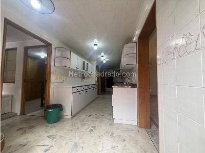 Apartamento de 3 alcobas en venta en La Cabrera, Bogotá, 271 m² · foto 2 de 20