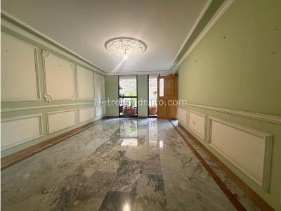 Apartamento de 3 alcobas en venta en La Cabrera, Bogotá, 271 m² · foto 3 de 20