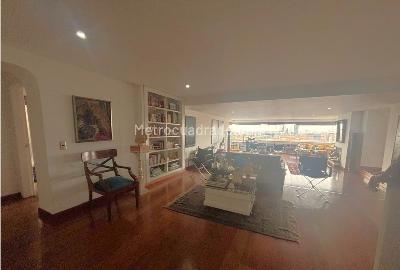 Apartamento de 3 alcobas en venta en Chico Norte, Bogotá, 176 m² · foto 3 de 14