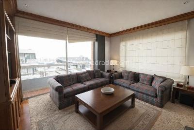 Apartamento de 3 alcobas en venta en Los Rosales, Bogotá, 200 m² · foto 2 de 10