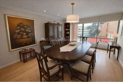 Apartamento de 3 alcobas en venta en Los Rosales, Bogotá, 200 m² · foto 3 de 10