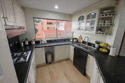 Apartamento de 3 alcobas en venta en Los Rosales, Bogotá, 200 m² · foto 4 de 10