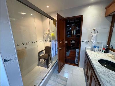 Apartamento de 3 alcobas en venta en Los Rosales, Bogotá, 200 m² · foto 8 de 10