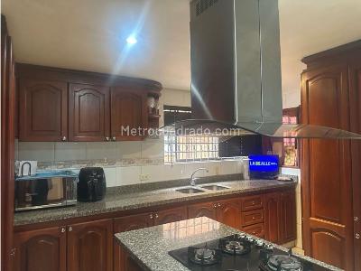 Apartamento de 3 alcobas en venta en Chico Norte, Bogotá, 188 m² · foto 5 de 17