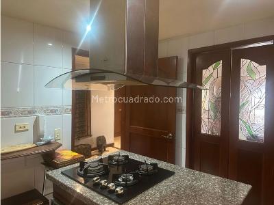 Apartamento de 3 alcobas en venta en Chico Norte, Bogotá, 188 m² · foto 6 de 17