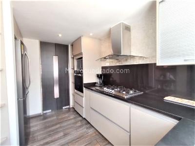 Apartamento de 3 alcobas en venta en Chico Norte, Bogotá, 145 m² · foto 8 de 20