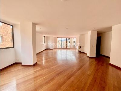 Apartamento de 3 alcobas en venta en Usaquen, Bogotá, 164 m² · foto 3 de 20