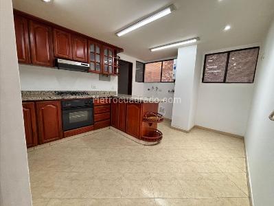Apartamento de 3 alcobas en venta en Chico Norte, Bogotá, 120 m² · foto 3 de 11