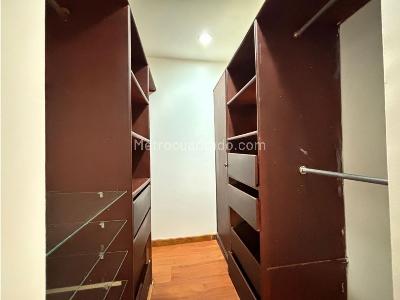 Apartamento de 3 alcobas en venta en Chico Norte, Bogotá, 120 m² · foto 8 de 11