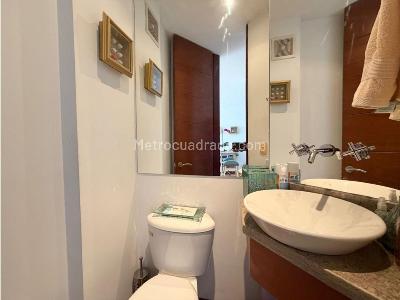 Apartamento de 1 alcoba en venta en Chico Norte, Bogotá, 50 m² · foto 6 de 10