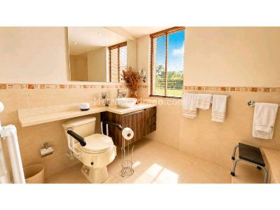 Casa de 4 alcobas en arriendo en Guaymaral, Bogotá, 311 m² · foto 19 de 20