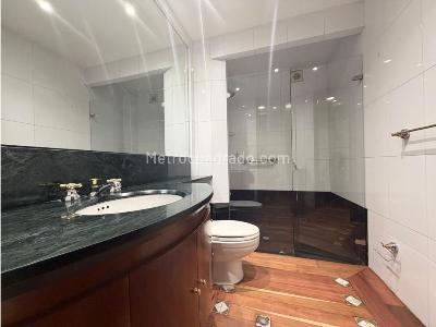 Apartamento de 1 alcoba en arriendo en Chico Norte, Bogotá, 70 m² · foto 9 de 10