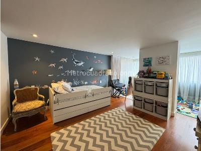 Apartamento de 3 alcobas en venta en Los Rosales, Bogotá, 205 m² · foto 18 de 20