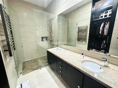 Apartamento de 4 alcobas en venta en Chico Norte, Bogotá, 370 m² · foto 20 de 20