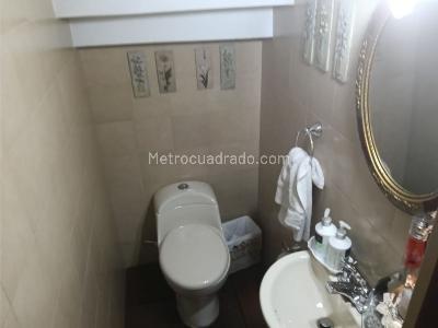 Casa de 5 alcobas en venta en Niza, Bogotá, 300 m² · foto 13 de 15