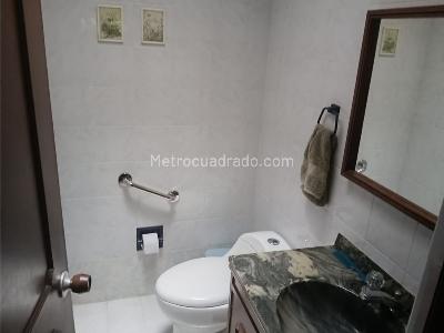 Casa de 5 alcobas en venta en Niza, Bogotá, 300 m² · foto 14 de 15