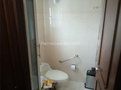 Casa de 5 alcobas en venta en Niza, Bogotá, 300 m² · foto 15 de 15