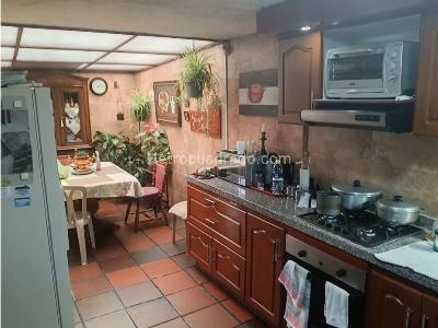 Casa de 5 alcobas en venta en Niza, Bogotá, 300 m² · foto 3 de 15