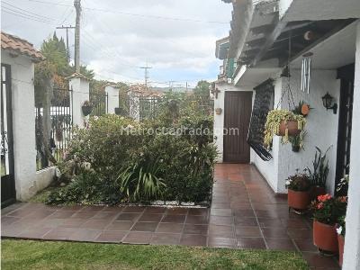 Casa de 5 alcobas en venta en Niza, Bogotá, 300 m² · foto 8 de 15