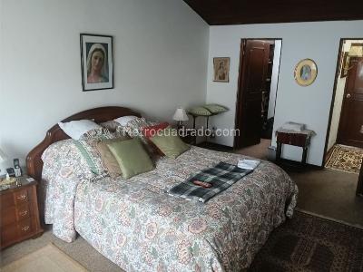 Casa de 5 alcobas en venta en Niza, Bogotá, 300 m² · foto 9 de 15