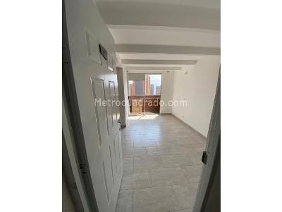 Apartamento de 3 alcobas en venta en Pajarito, Medellín, 53 m² · foto 2 de 11