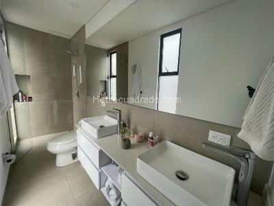 Apartamento de 2 alcobas en venta en Chico Norte, Bogotá, 80 m² · foto 13 de 18