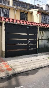 Casa de 3 alcobas en venta en Villa Del Prado, Bogotá, 184 m² · foto 2 de 20