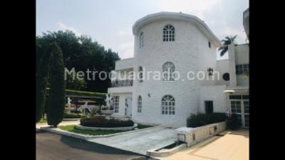 Casa de 4 alcobas en venta en Prados Del Limonar, Cali, 800 m² · foto 2 de 17