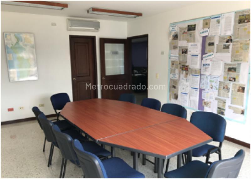Edificio de Oficinas en Venta, Templete, Cali - Más