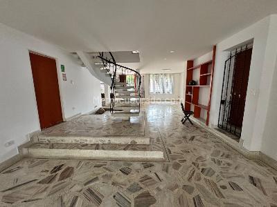 Casa de 5 alcobas en venta en Ciudad Jardin, Cali, 600 m² · foto 2 de 20