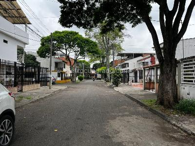 Casa de 4 alcobas en venta en Urbanizacion La Merced, Cali, 274 m² · foto 2 de 20