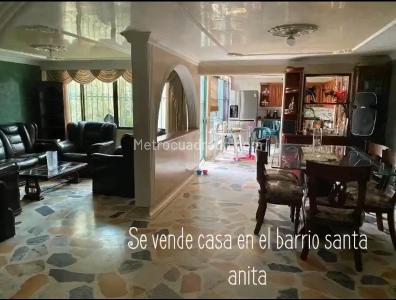 Casa de 5 alcobas en venta en Santa Anita, Cali, 310 m² · foto 2 de 20