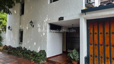 Casa de 5 alcobas en venta en Cristales, Cali, 396 m² · foto 2 de 20