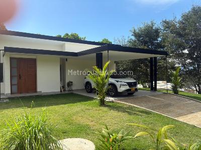 Casa de 4 alcobas en venta en Lagos De Maracaibo, Palmira · foto 2 de 20