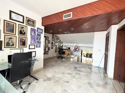 Apartamento de 3 alcobas en venta en Ciudad Jardin, Cali, 188 m² · foto 3 de 16