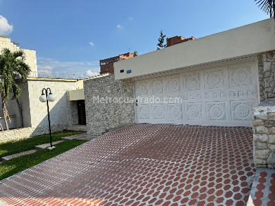 Casa de 5 alcobas en venta en Miraflores, Cali, 400 m² · foto 2 de 20