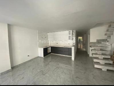 Casa de 5 alcobas en venta en Ciudad 2000, Cali, 270 m² · foto 2 de 18