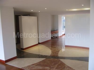 Apartamento de 3 alcobas en venta en Carolina Country Club, Bogotá, 300 m² · foto 2 de 11