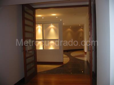 Apartamento de 3 alcobas en venta en Carolina Country Club, Bogotá, 300 m² · foto 6 de 11