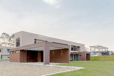 Casa de 3 alcobas en venta en Las Palmas, Medellín, 440 m² · foto 2 de 19